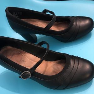 Clark Collection waitress shoes